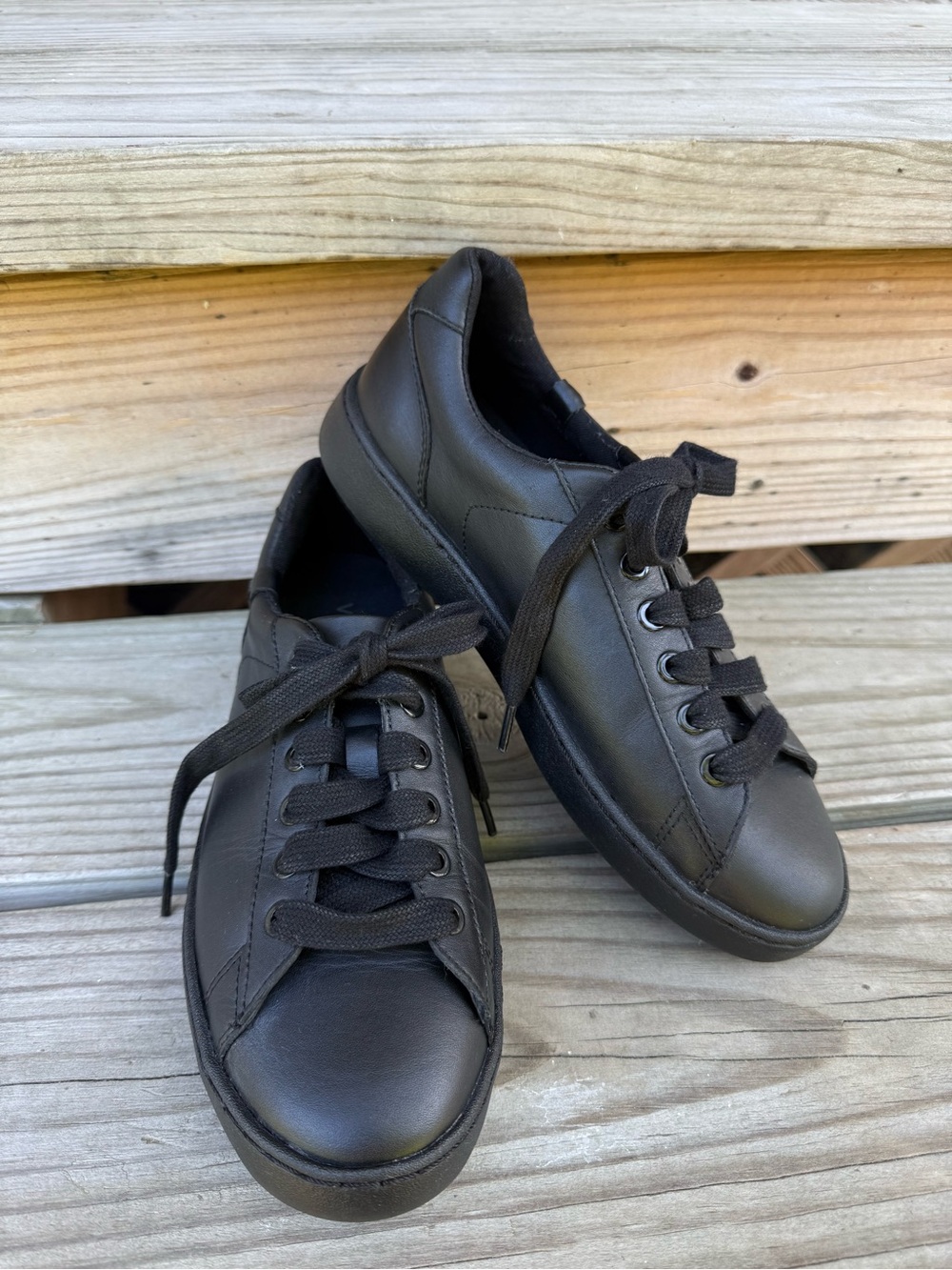 Vionic Mable Leather Lo Sneakers Black Lace Up Flats Rubber Vio Grip Sole Size 6